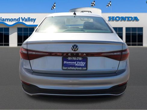 Used 2025 Volkswagen Jetta SE image 5