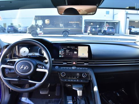 Used 2022 Hyundai Elantra Limited w/ Cargo Package image 32