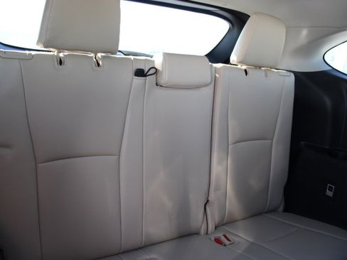 Certified 2022 Toyota Highlander XLE image 18