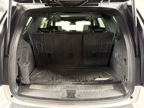 Used 2024 Chevrolet Tahoe Z71 w/ Luxury Package image 19