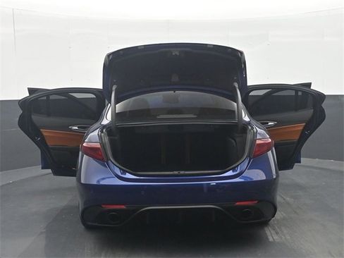 Used 2019 Alfa Romeo Giulia image 39