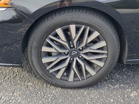 Used 2024 Nissan Altima 2.5 SV image 8