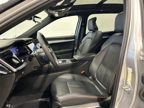 Used 2024 Jeep Wagoneer Launch Edition image 16