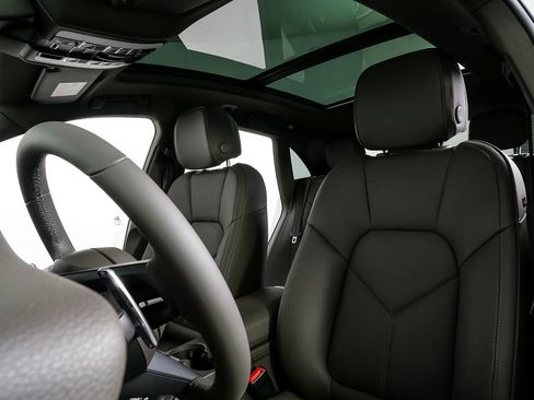 New 2026 Porsche Macan AWD/4WD image 5