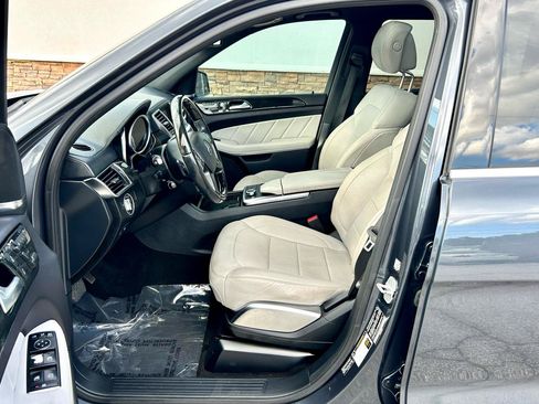 Used 2016 Mercedes-Benz GL 550 4MATIC image 9