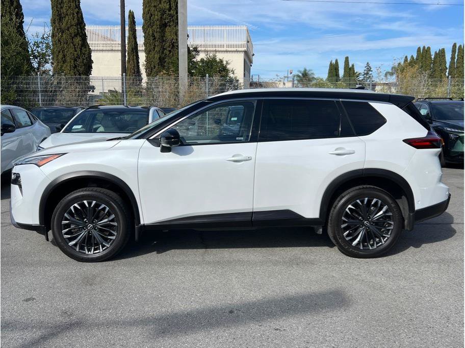 Used 2025 Nissan Rogue SL w/ Tech Package AWD/4WD image 7