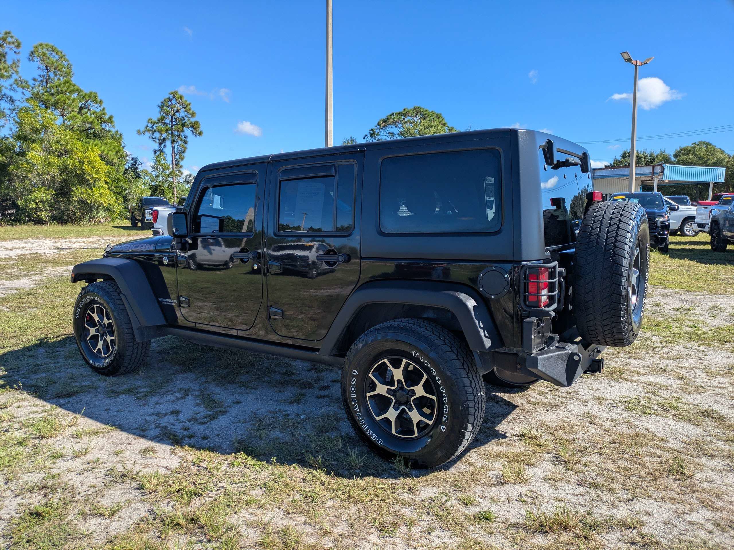 Used 2014 Jeep Wrangler Unlimited Rubicon w/ Connectivity Group AWD/4WD image 7