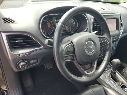 Used 2019 Jeep Cherokee Latitude Plus AWD/4WD image 10
