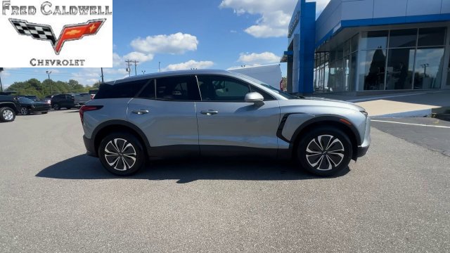 Used 2025 Chevrolet Blazer EV LT AWD/4WD image 4