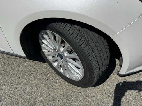 Used 2012 Ford Focus Titanium FWD image 38
