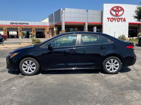 Used 2025 Toyota Corolla LE FWD image 8