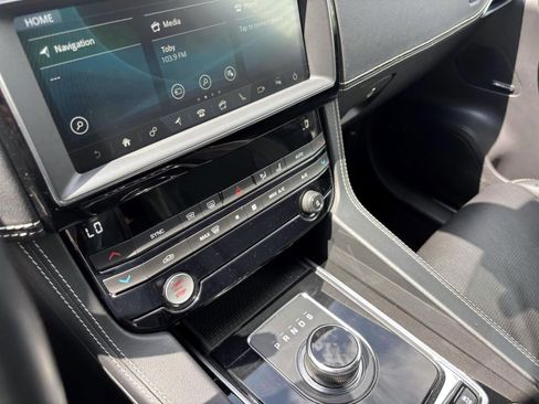 Used 2019 Jaguar F-PACE R-Sport AWD/4WD image 19