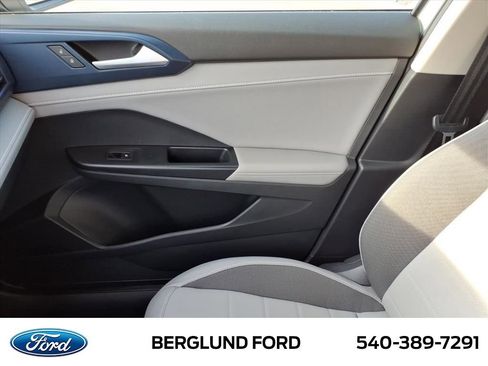 Used 2024 Volkswagen Taos SE image 31