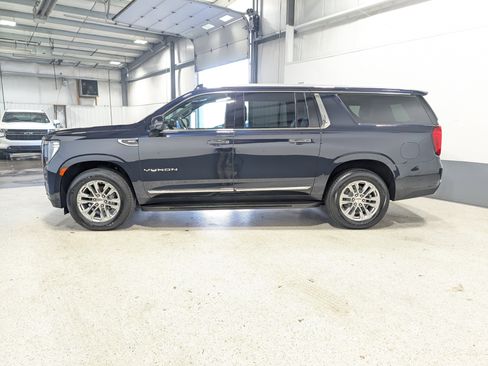 Used 2022 GMC Yukon XL SLT w/ SLT Luxury Package image 6