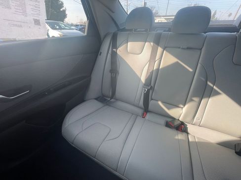 Used 2025 Hyundai Elantra Limited image 35