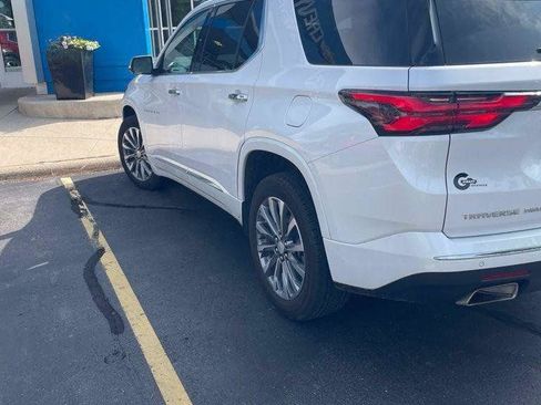 Used 2023 Chevrolet Traverse Premier AWD/4WD image 2