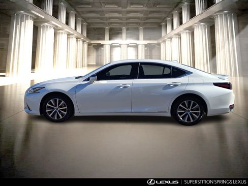 Certified 2019 Lexus ES 300h w/ Accessory Package image 8