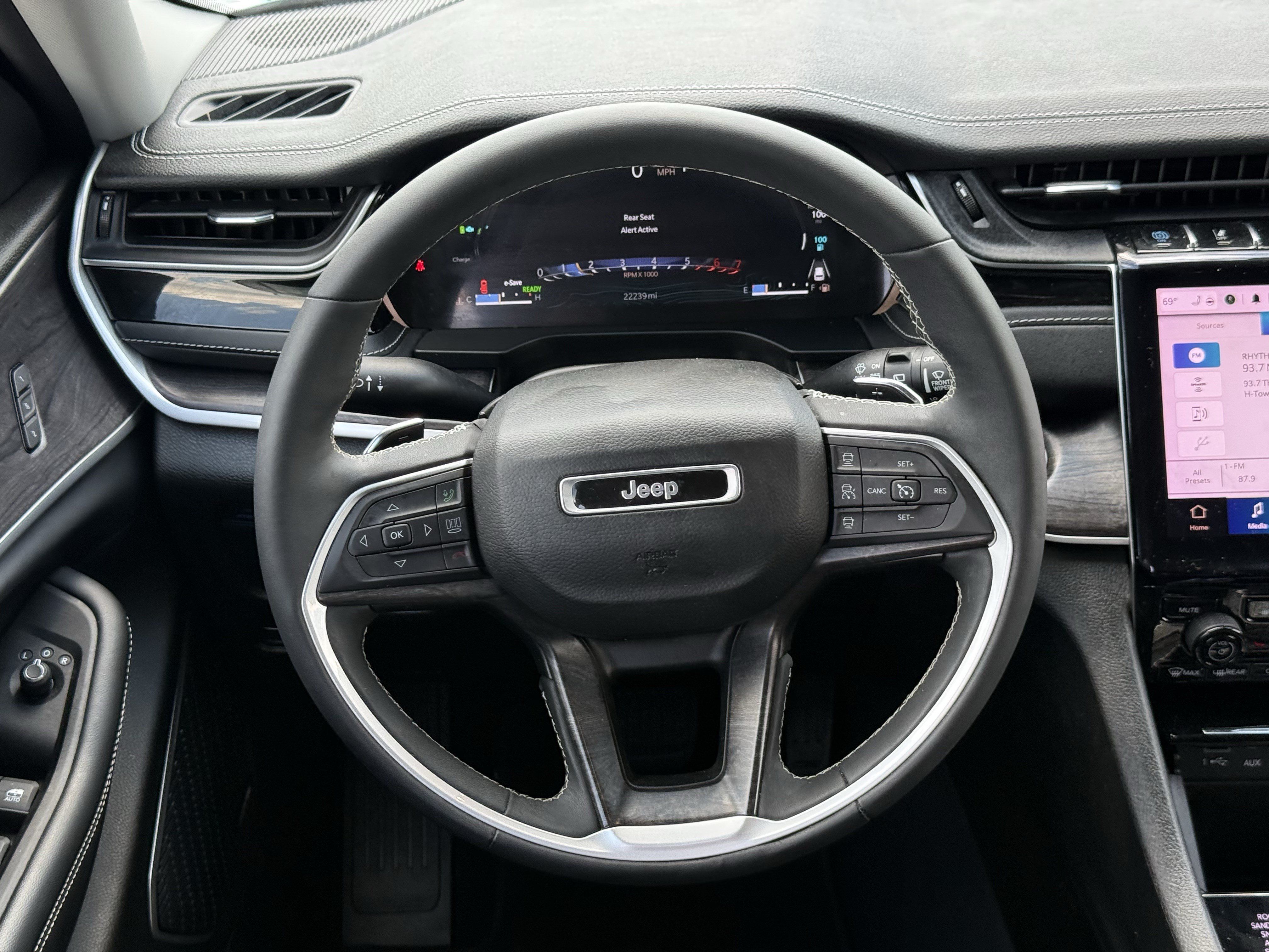 Used 2023 Jeep Grand Cherokee 4WD 4xe image 16