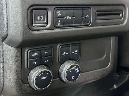 Used 2021 Chevrolet Suburban Z71 w/ Rear Media and Nav Package AWD/4WD image 21