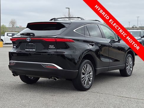 Used 2022 Toyota Venza XLE image 5