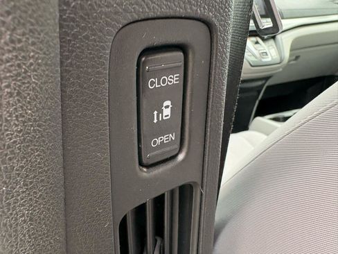Used 2018 Honda Odyssey EX image 28