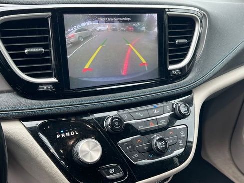 Used 2021 Chrysler Pacifica Touring-L image 22