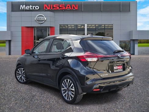 Used 2022 Nissan Kicks SV image 4