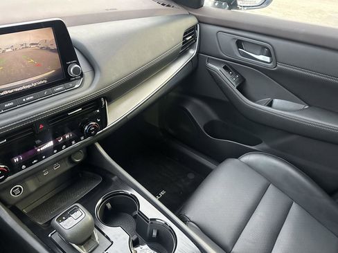 Used 2022 Nissan Rogue SV w/ SV Premium Package image 39