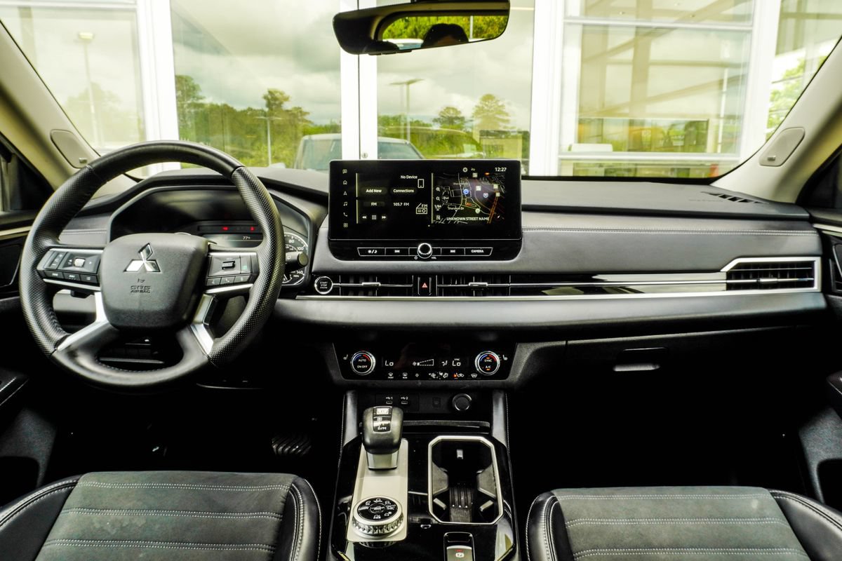 Used 2025 Mitsubishi Outlander SE AWD/4WD image 5