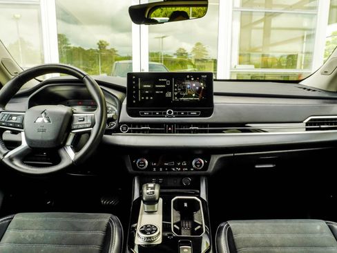 Used 2025 Mitsubishi Outlander SE AWD/4WD image 5