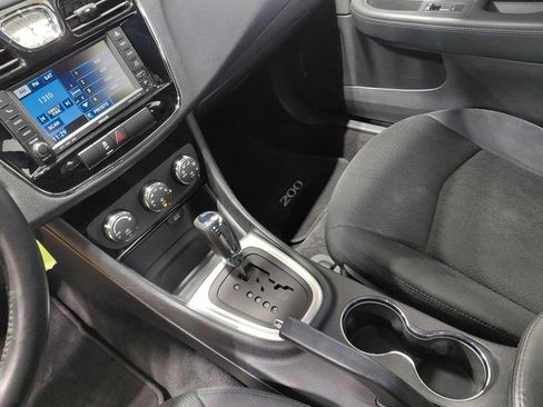 Used 2011 Chrysler 200 Touring image 28