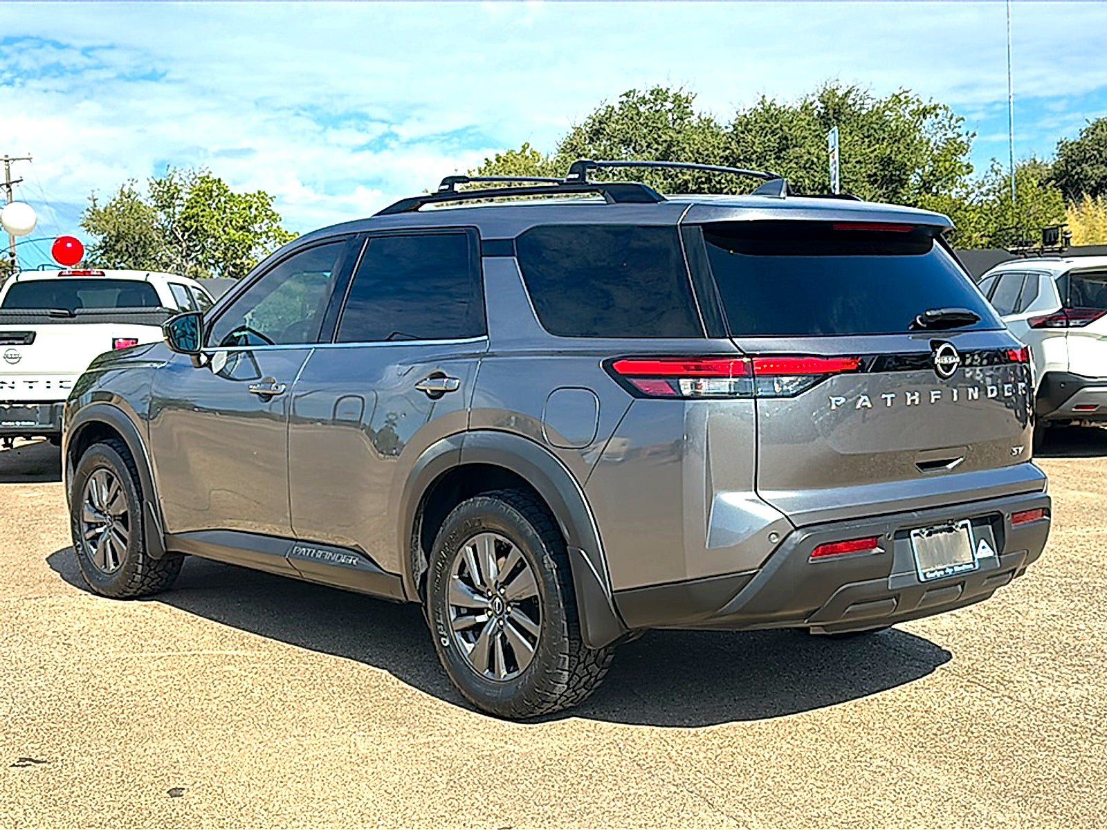 Used 2022 Nissan Pathfinder SV FWD image 6