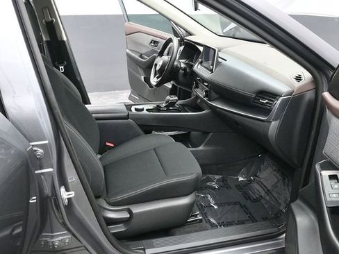 Used 2023 Nissan Rogue S image 10