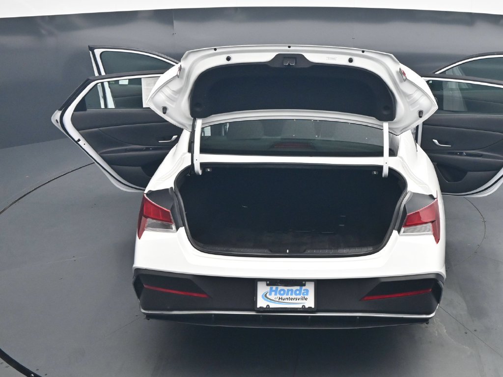 Used 2024 Hyundai Elantra SE FWD image 48