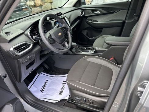 Used 2023 Chevrolet TrailBlazer LT w/ Convenience Package AWD/4WD image 13