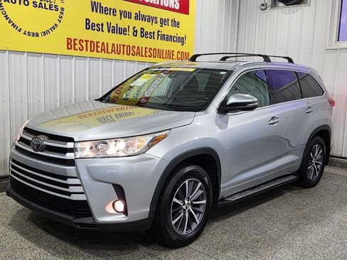 Used 2018 Toyota Highlander XLE image 1