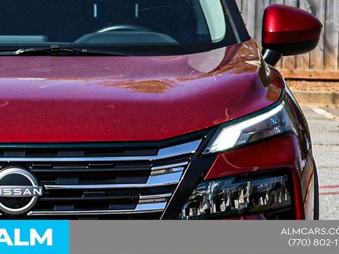 Used 2025 Nissan Rogue SV image 15