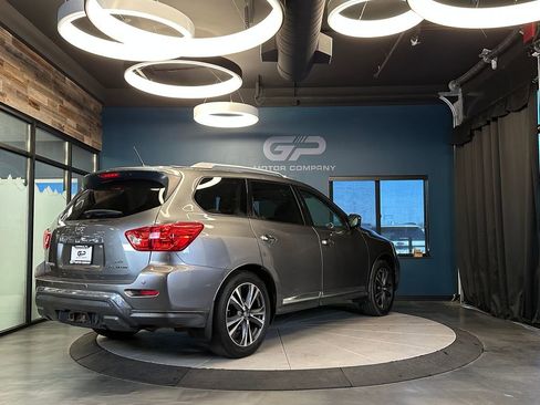 Used 2017 Nissan Pathfinder Platinum AWD/4WD image 3