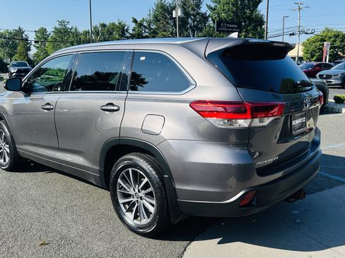 Used 2017 Toyota Highlander XLE AWD/4WD image 6