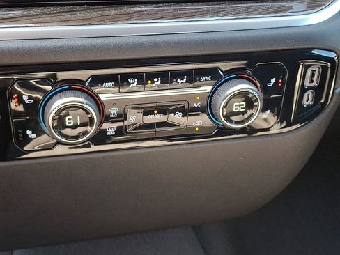 Used 2025 Chevrolet Silverado 2500 LT w/ Convenience Package image 15