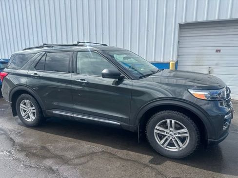 Used 2022 Ford Explorer XLT w/ Equipment Group 202A AWD/4WD image 2