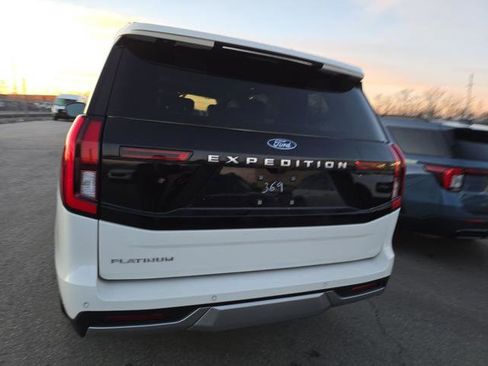 Used 2025 Ford Expedition Platinum image 8