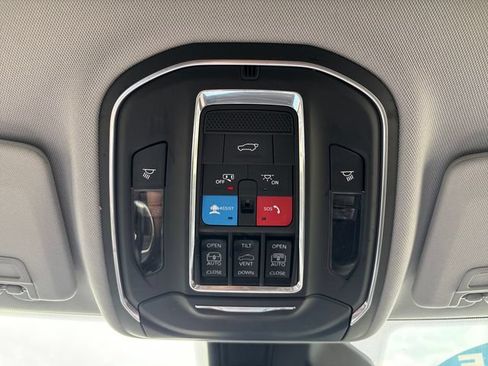 Used 2022 Jeep Grand Cherokee Limited AWD/4WD image 14