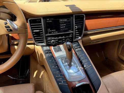 Used 2014 Porsche Panamera RWD image 9