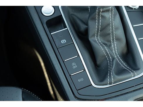 Used 2025 Volkswagen Jetta SE image 27