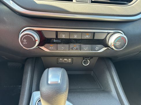 Used 2025 Nissan Altima 2.5 S FWD image 34