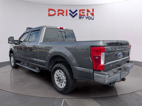 Used 2017 Ford F250 XLT w/ XLT Value Package image 3