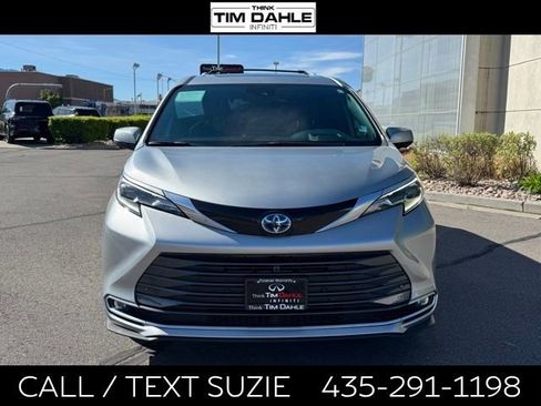 Used 2025 Toyota Sienna Platinum AWD/4WD image 4