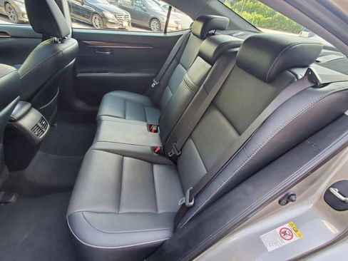 Used 2018 Lexus ES 350 w/ Premier Package FWD image 11