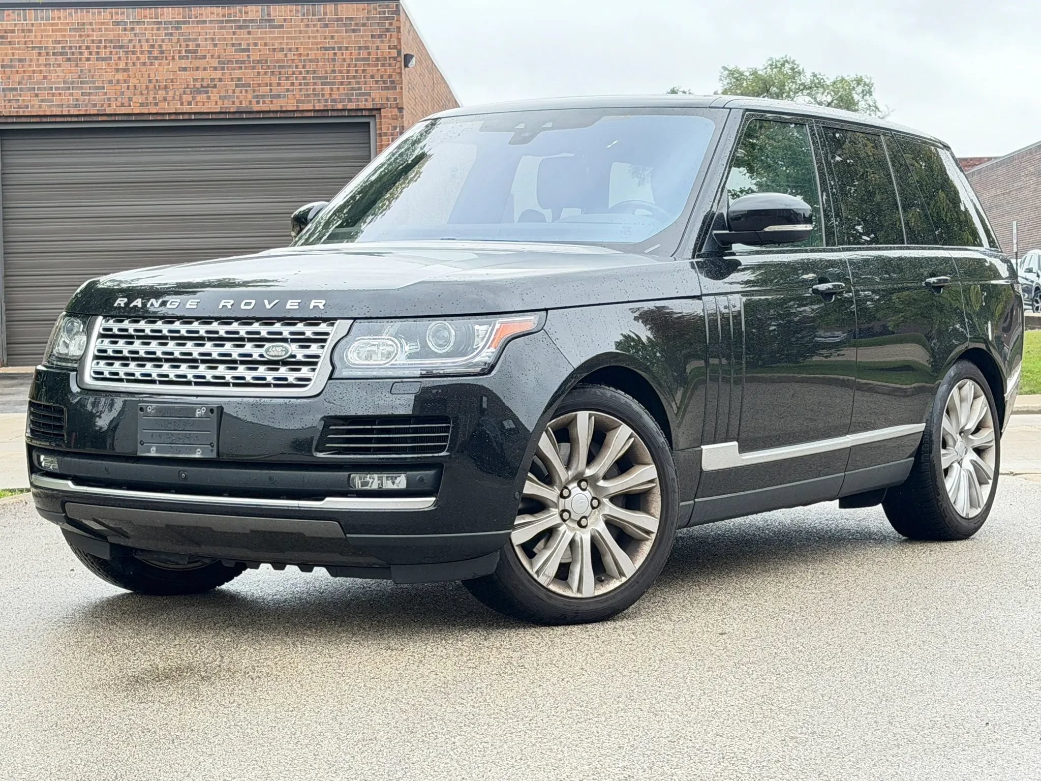 Used 2017 Land Rover Range Rover Supercharged AWD/4WD image 2